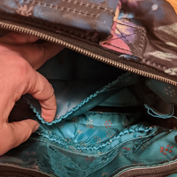 Lug crossbody bag - Picture 12 of 13